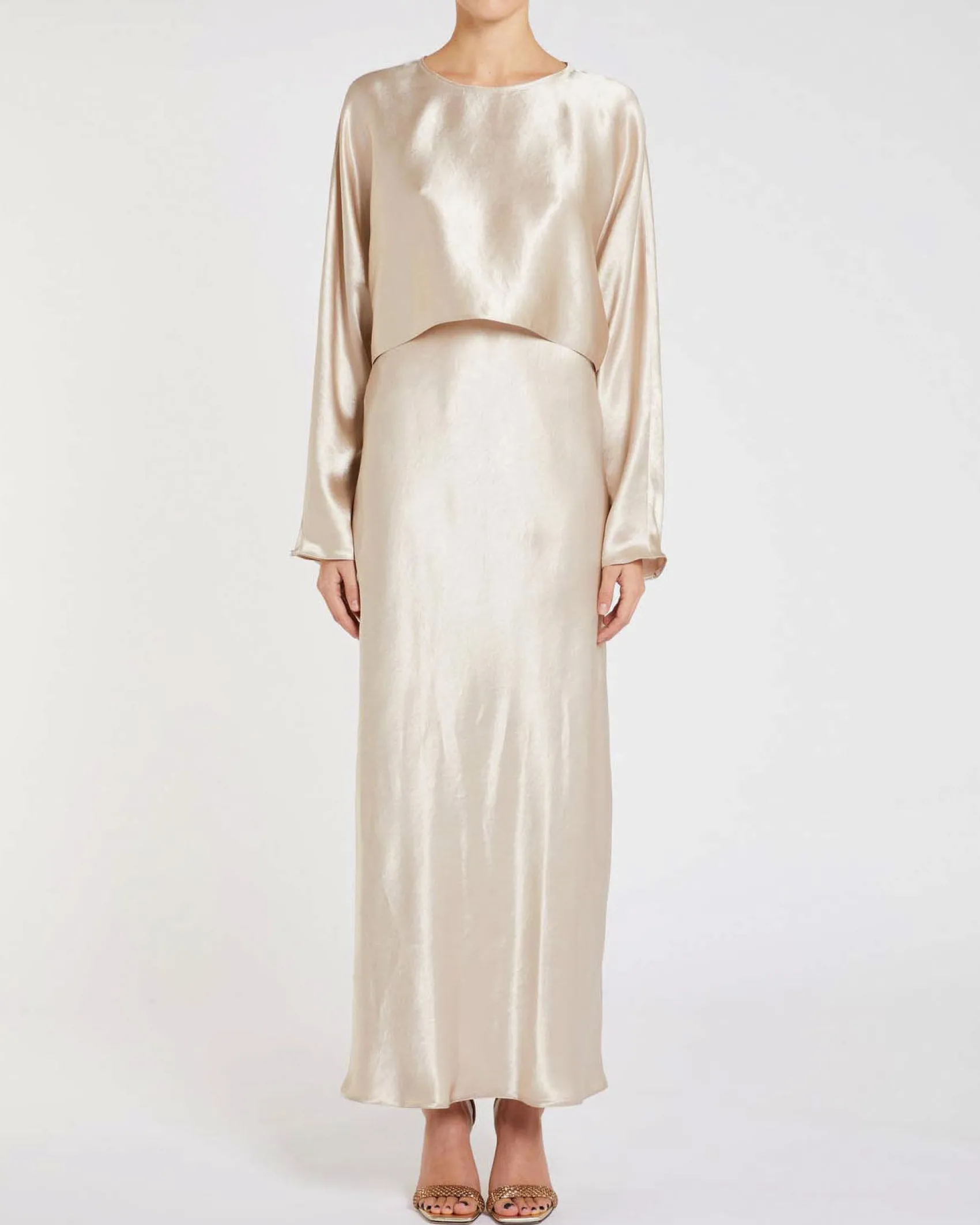 Slip dress color sabbia Marella in tessuto effetto raso con spalline sottili e casacca a maniche lunghe