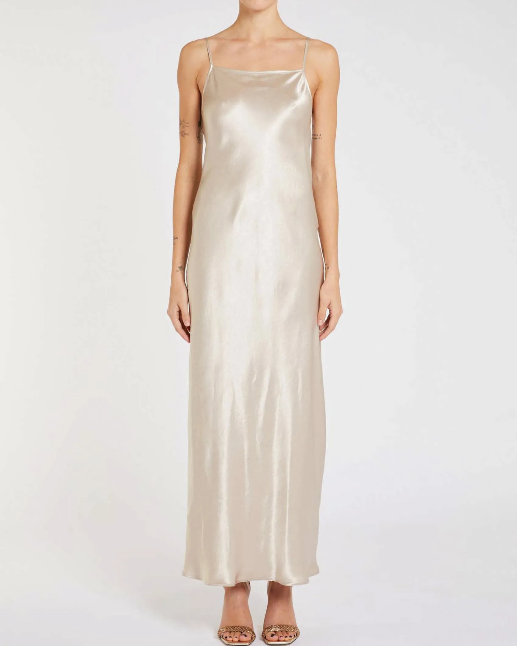 Slip dress color sabbia Marella in tessuto effetto raso con spalline sottili e casacca a maniche lunghe
