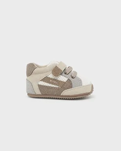 Sneakers beige grigio e mattoni con strappo e lacci