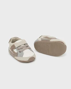 Sneakers beige grigio e mattoni con strappo e lacci