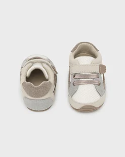 Sneakers beige grigio e mattoni con strappo e lacci