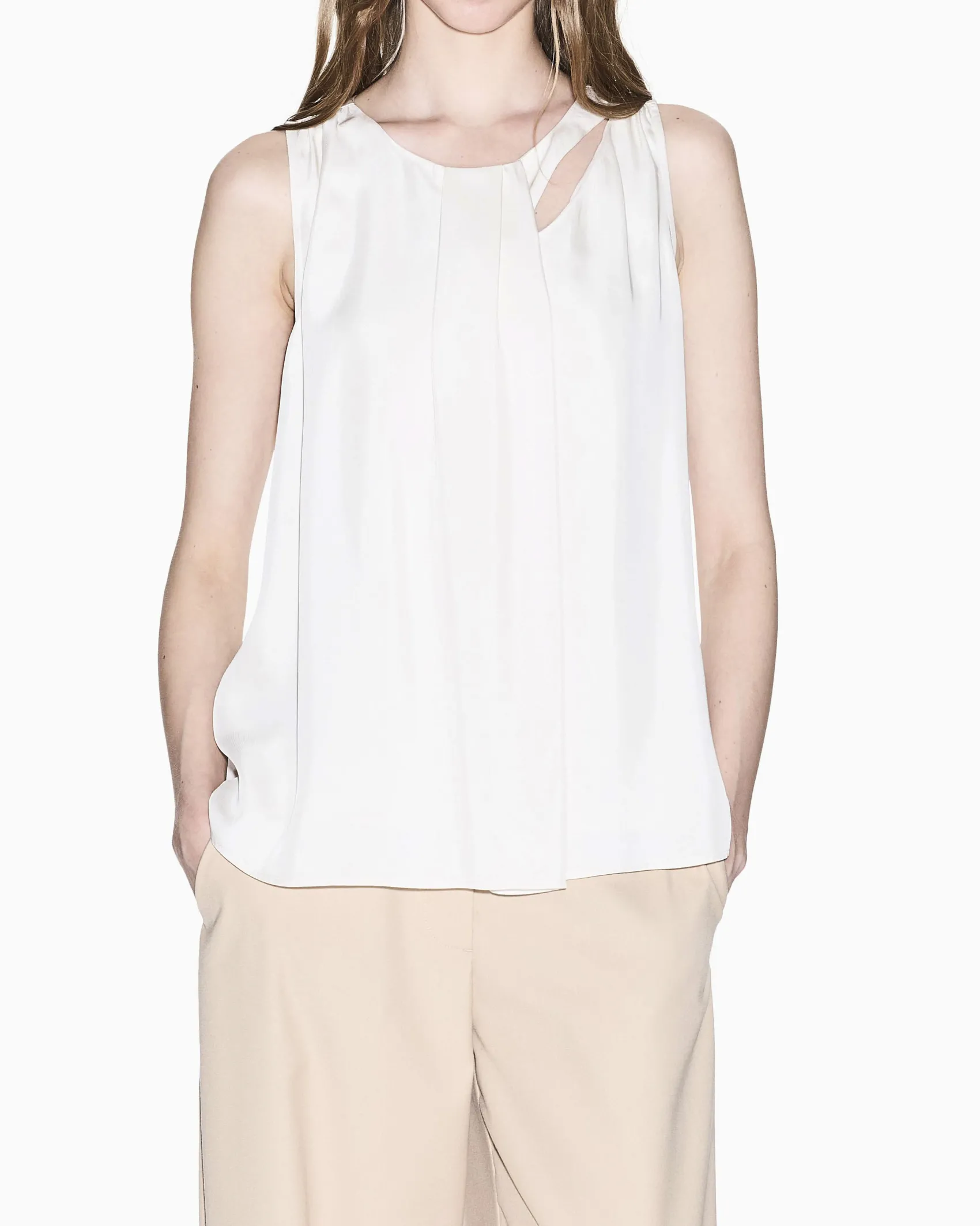 Top Armani Exchange avorio in viscosa con dettaglio drappeggiato sullo scollo
