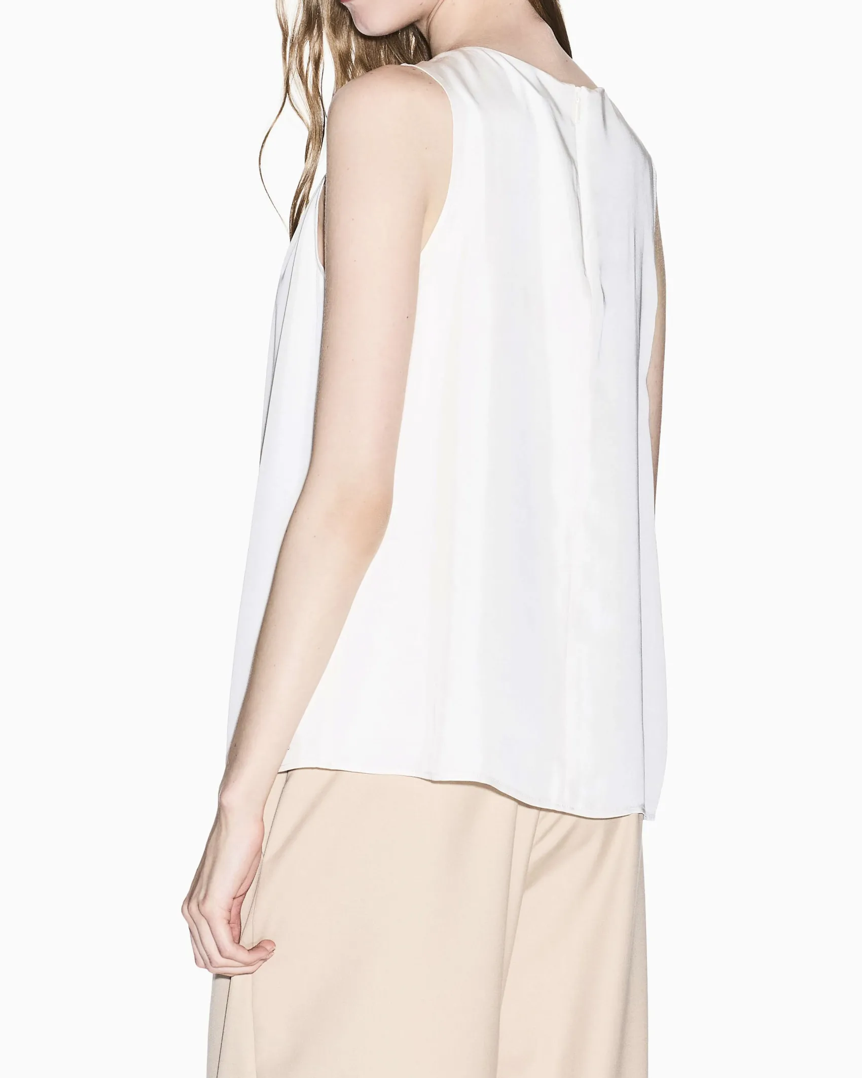 Top Armani Exchange avorio in viscosa con dettaglio drappeggiato sullo scollo