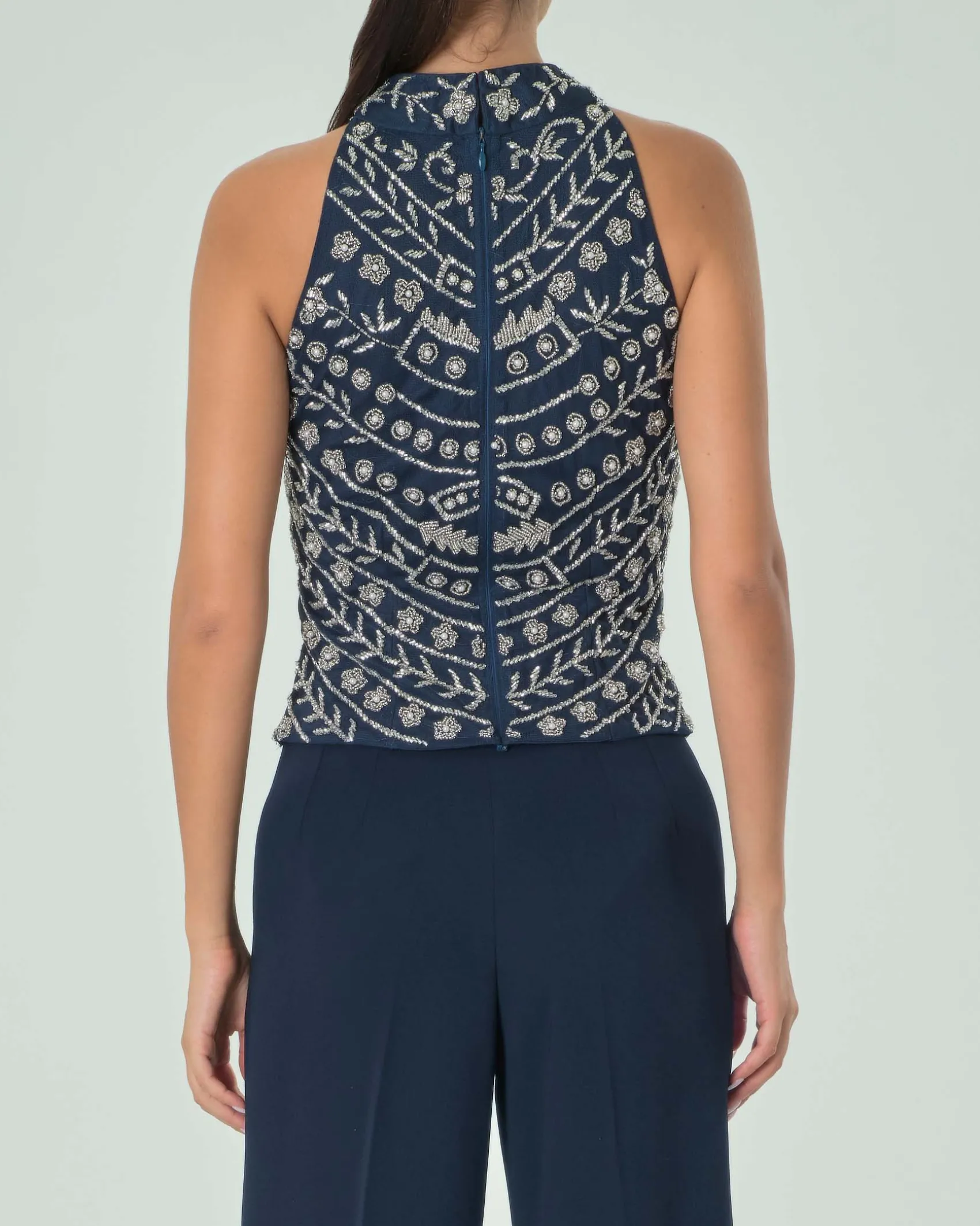 Top blu in tulle senza maniche con ricamo all over in perline a motivo floreale