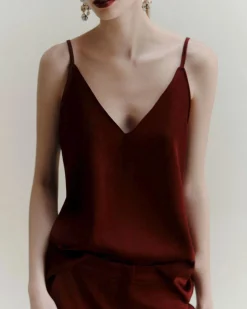 Top bordeaux Marella in raso con scollo a V e spalline sottili