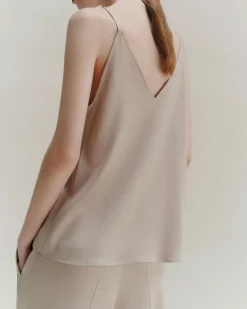 Top color sabbia Marella in raso con scollo a V e spalline sottili