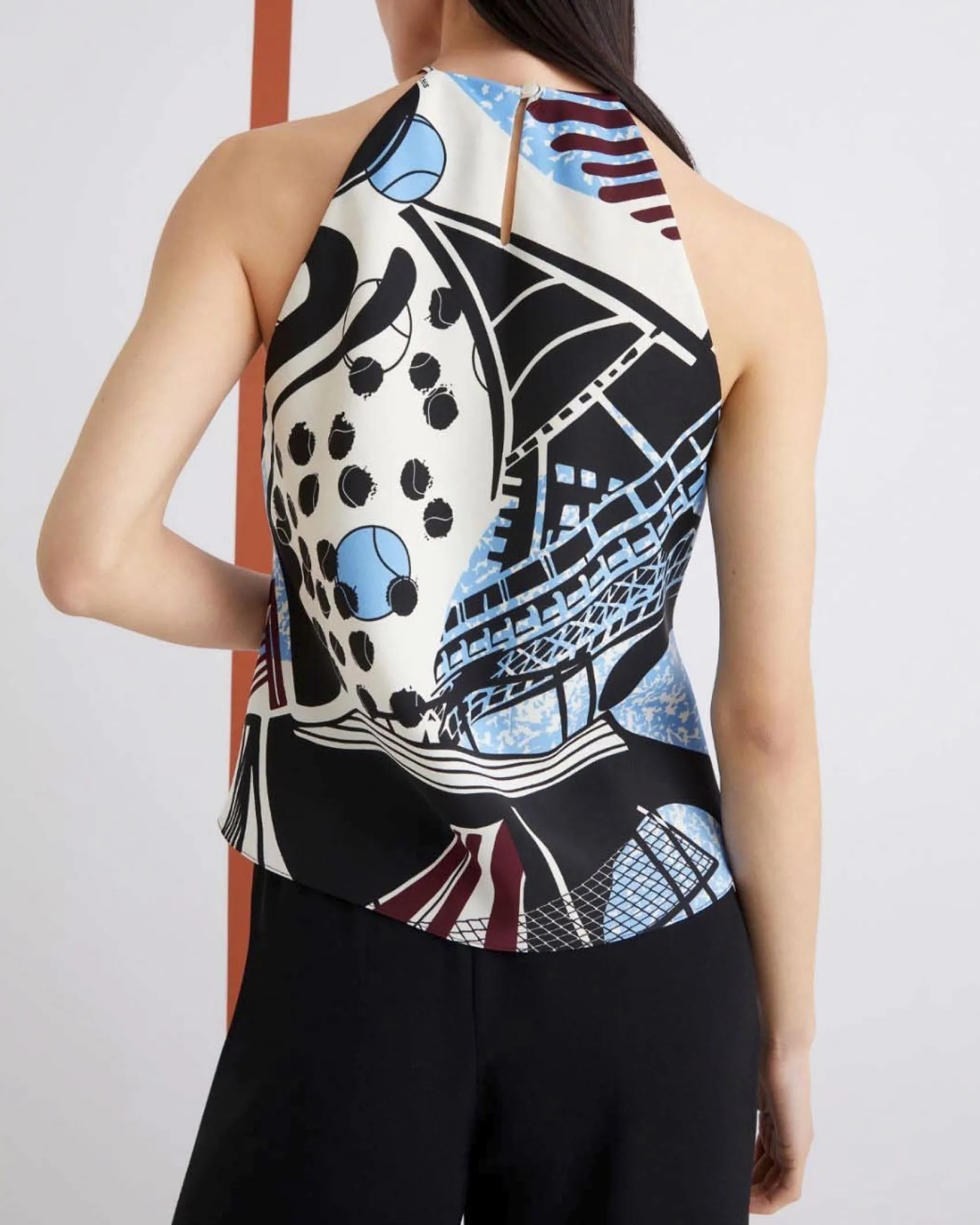 Top multicolore Marella 365 in crêpe envers satin a fantasia azzurra nera con scollo all'americana