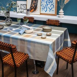 Tovaglia rotonda per 8 persone a fantasia tartan azzurro e beige