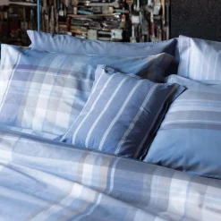 Trapunta a una piazza a fantasia tartan a sfumature blu