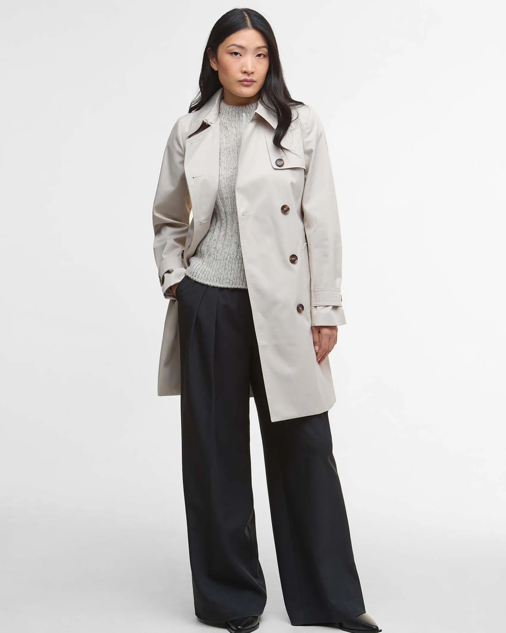 Trench corto beige Barbour modello Greta in misto viscosa con chiusura a doppiopetto