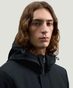 Trench Peuterey Albali nero con cappuccio in tessuto tecnico a tre strati imbottito in PrimaLoft®
