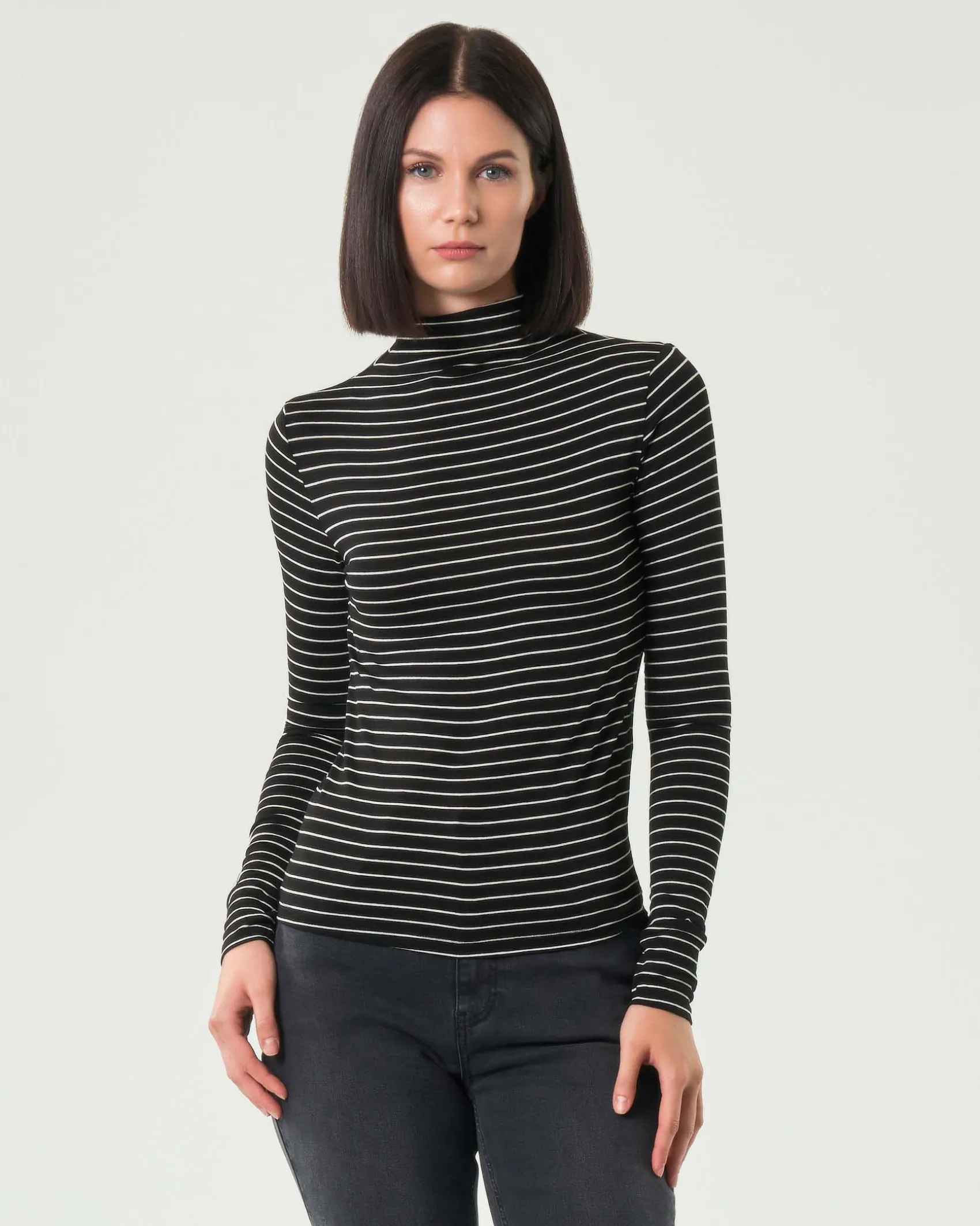 T-shirt a collo alto nera a righe bianche Emme Marella a maniche lunghe in viscosa stretch