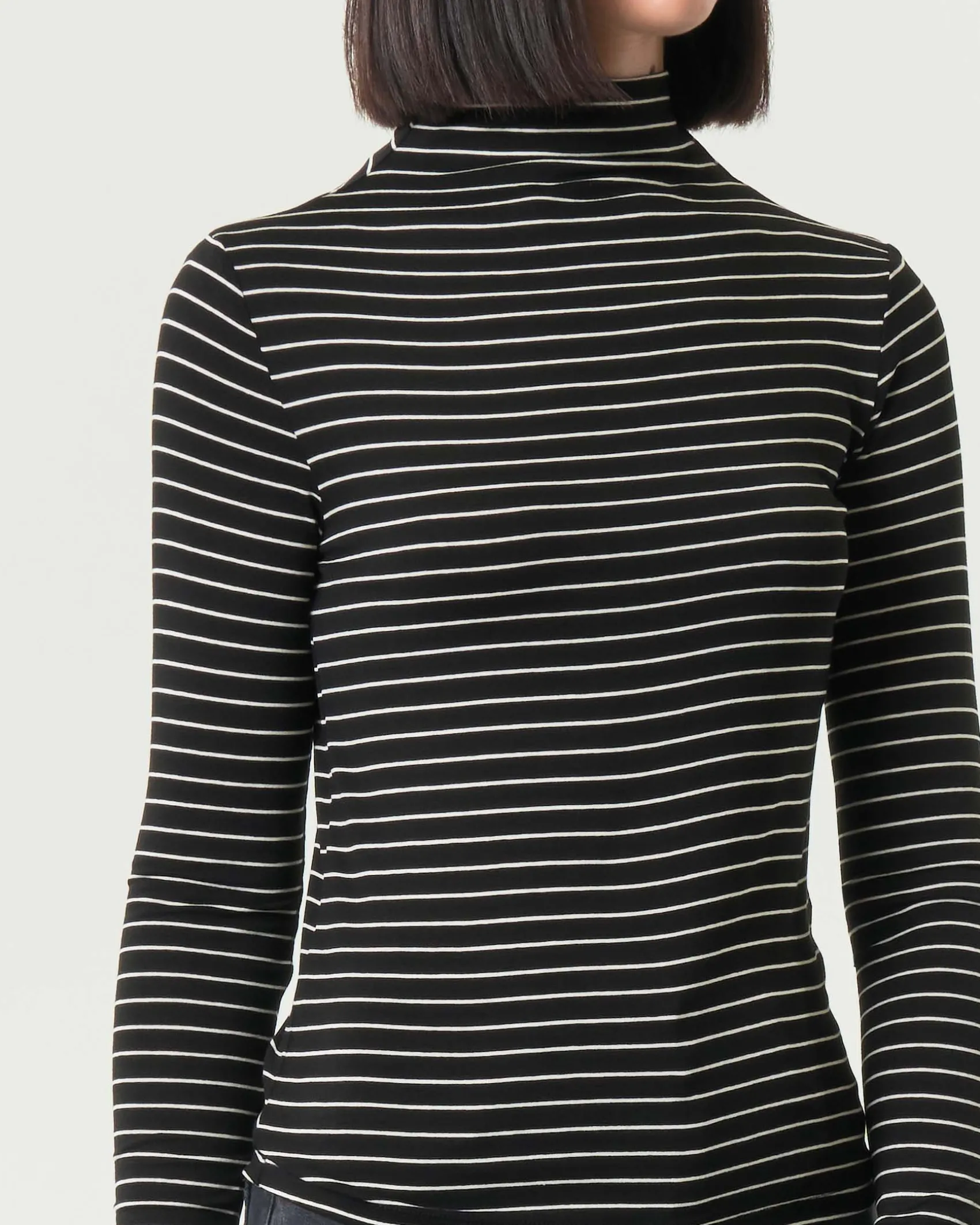 T-shirt a collo alto nera a righe bianche Emme Marella a maniche lunghe in viscosa stretch