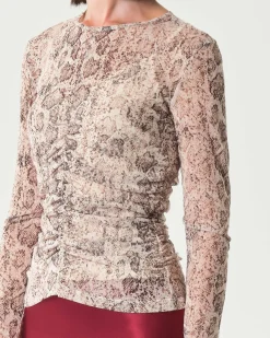 T-shirt aderente a maniche lunghe Emme Marella in tulle a fantasia pitonata beige con arricciatura sul davanti