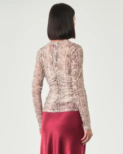 T-shirt aderente a maniche lunghe Emme Marella in tulle a fantasia pitonata beige con arricciatura sul davanti