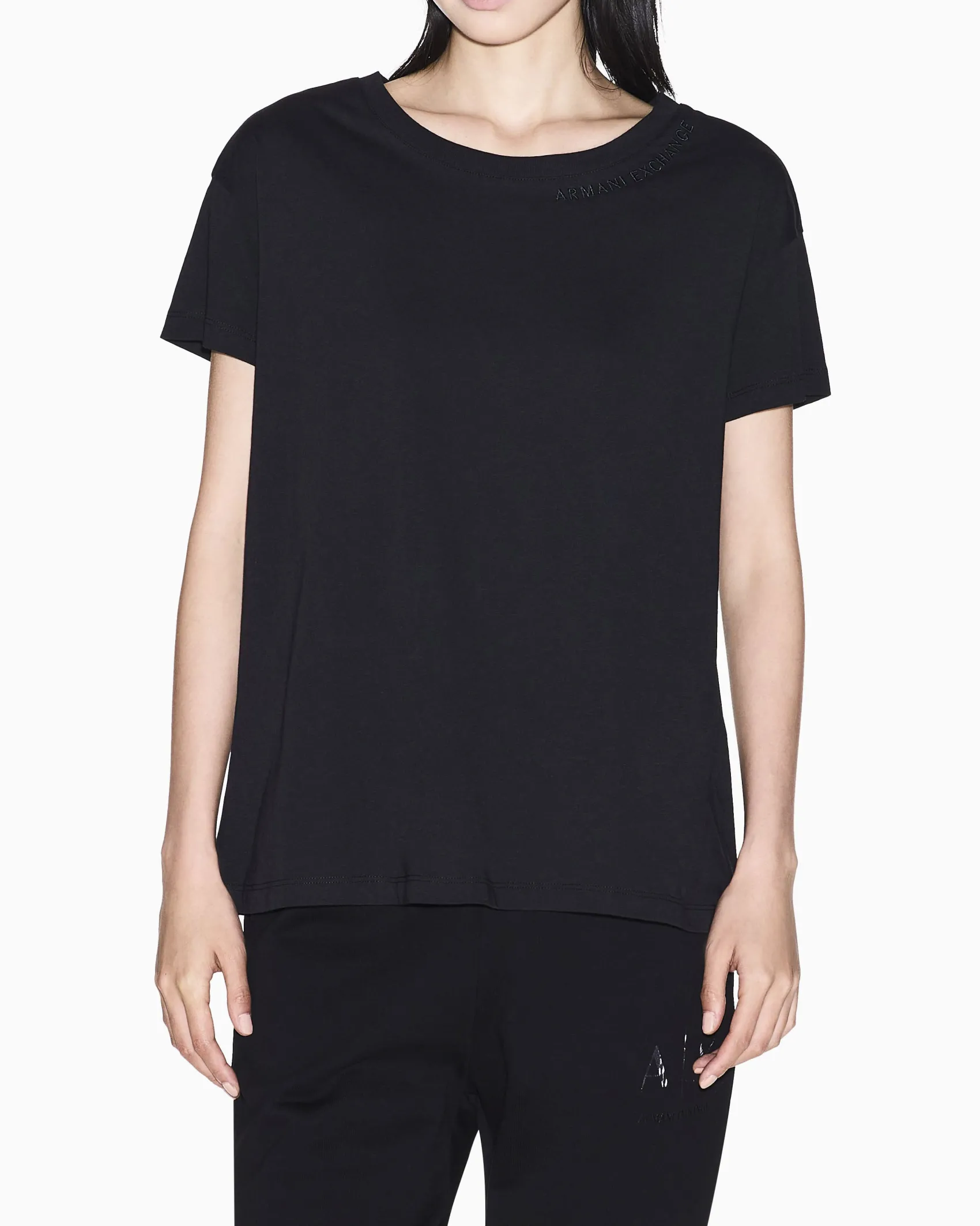 T-shirt Armani Exchange nera in cotone con logo in rilievo sullo scollo