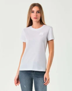 T-shirt bianca in cotone Armani Exchange con patch logo in gomma tono su tono sul petto