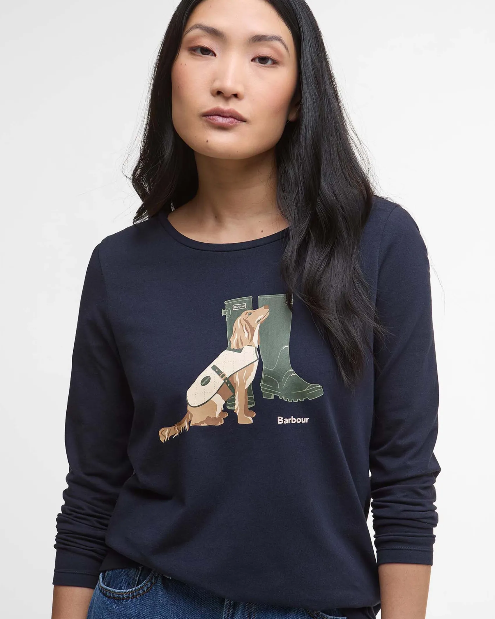 T-shirt blu Barbour in cotone stretch con stampa cane e stivali per la piogga