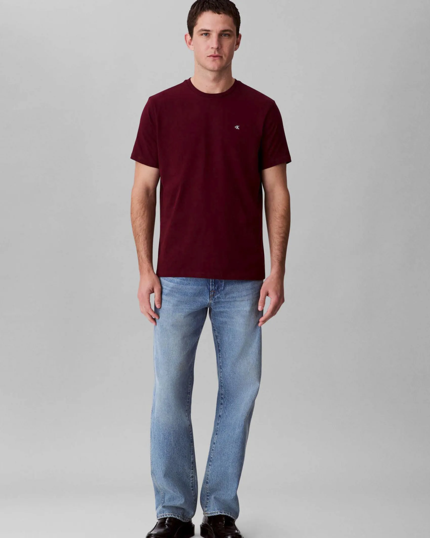 T-shirt Calvin Klein Jeans bordeaux in cotone con logo ricamato