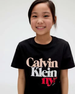 T-shirt Calvin Klein nera in puro cotone con scritta logo multicolor