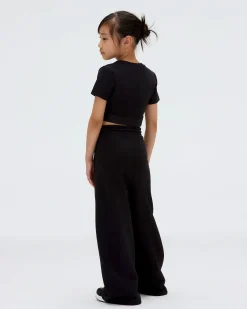 T-shirt cropped Calvin Klein nera con elastico porta logo