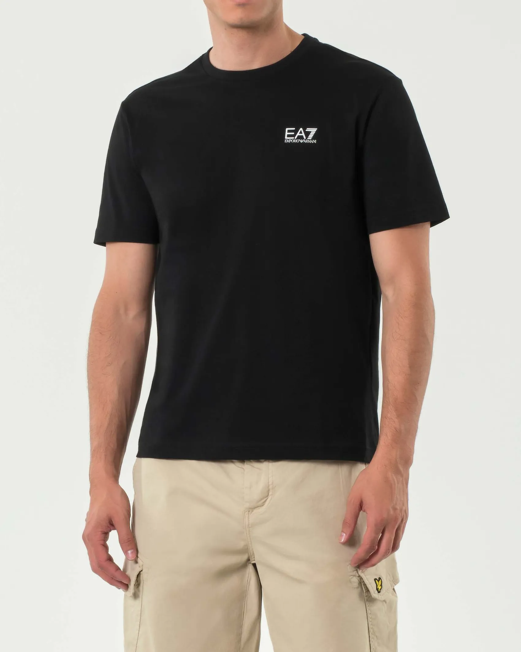 T-shirt EA7 nera in puro cotone con maxi logo stampato verticale sul retro