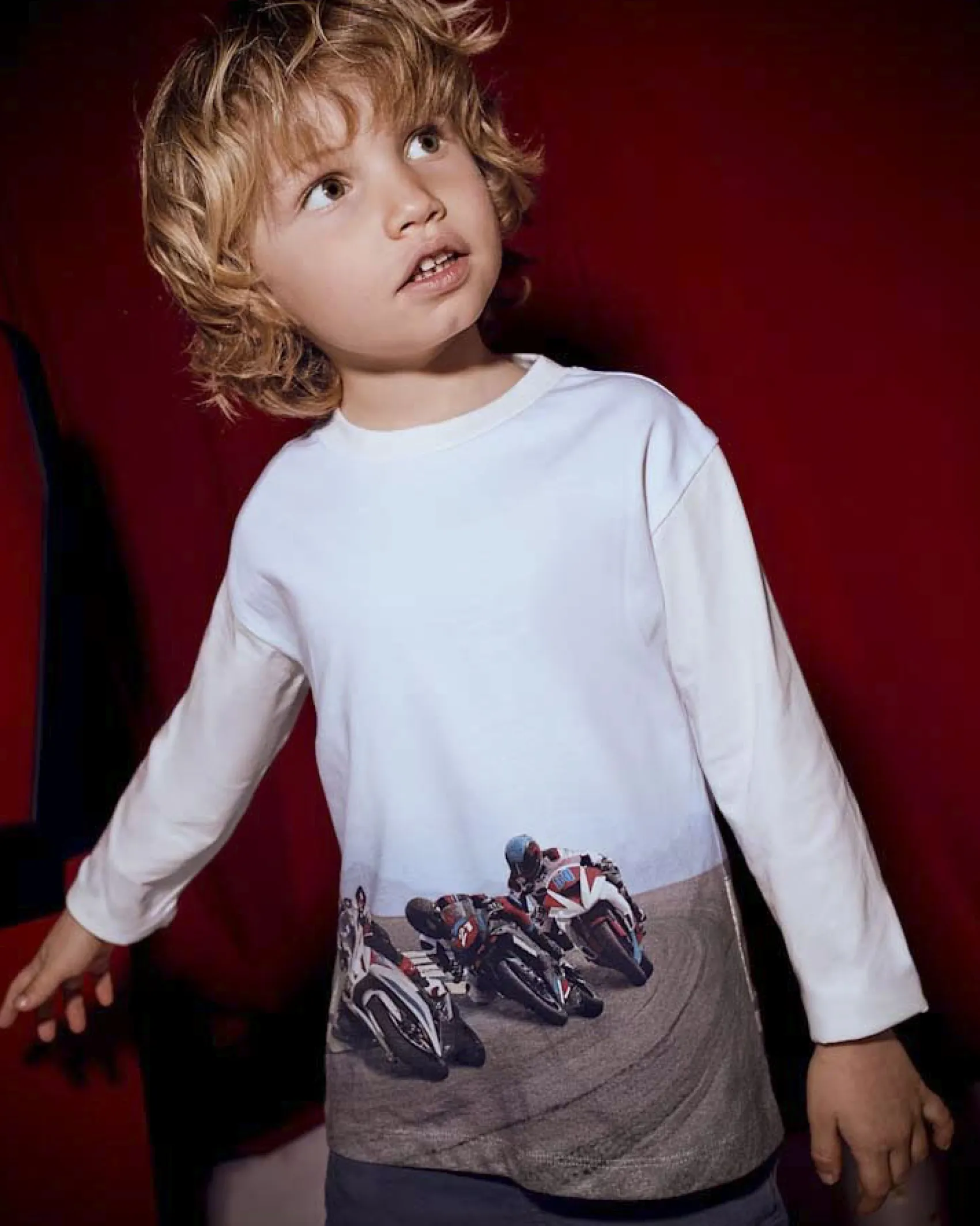 T-shirt Mayoral color avorio in puro cotone a maniche lunghe con stampa moto