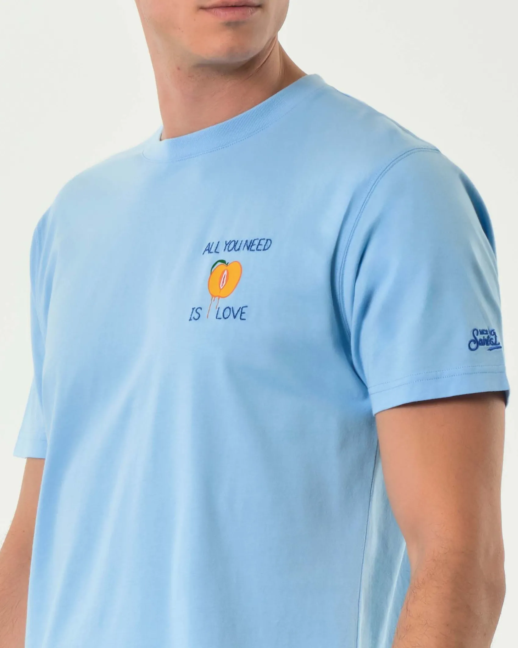 T-shirt MC2 Saint Barth azzurra con ricamo All you need is love sul petto