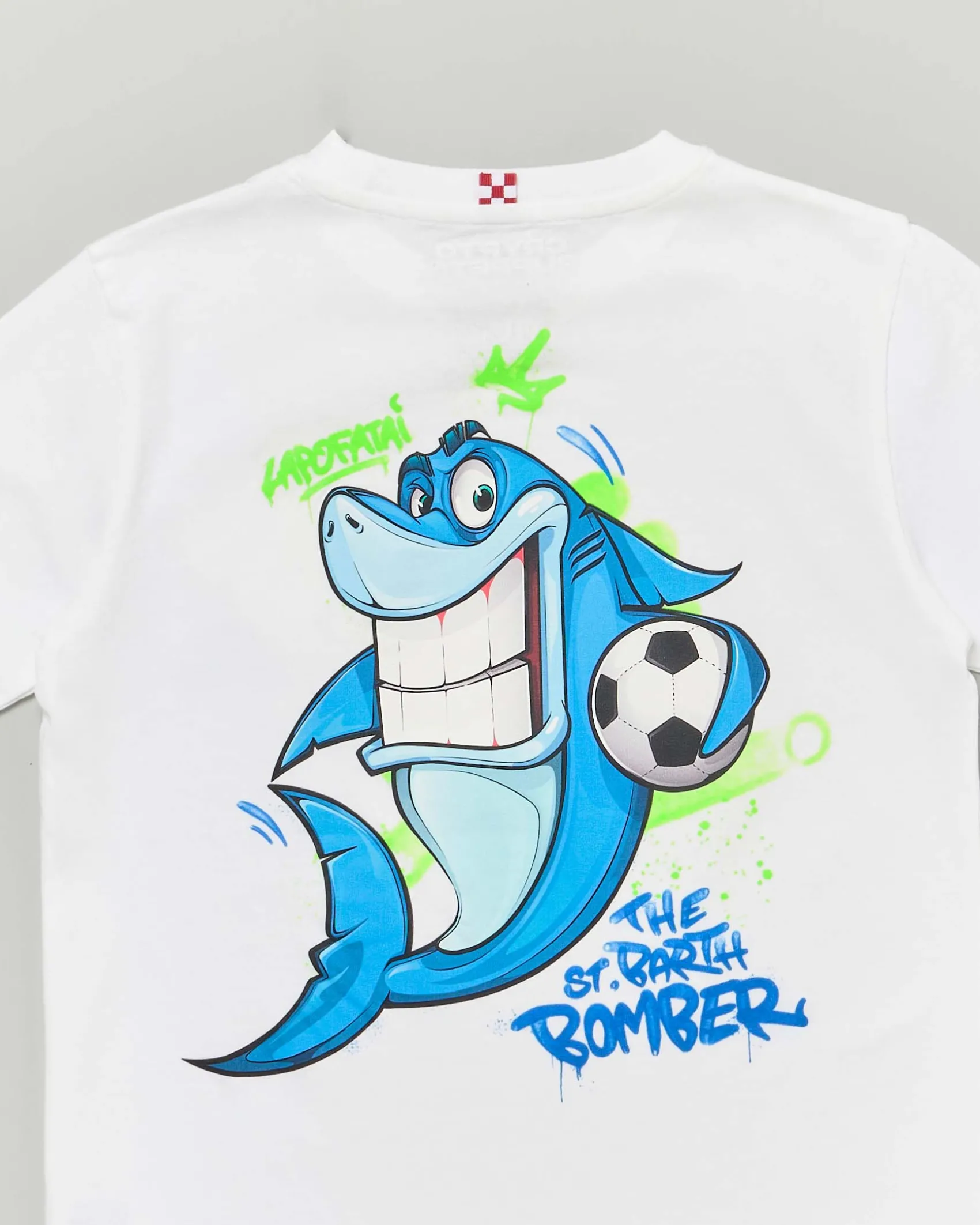 T-shirt MC2 Saint Barth bianca con squalo Bomber e palla da calcio