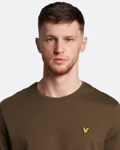 T-shirt mezza manica Lyle & Scott verde militare in cotone con logo aquila gialla ricamata sul petto