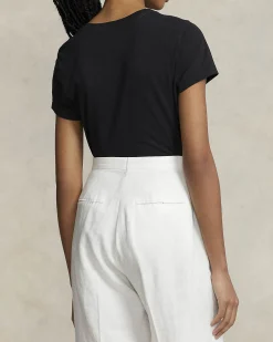 T-shirt nera in cotone con scollo a V e logo ricamato sul petto