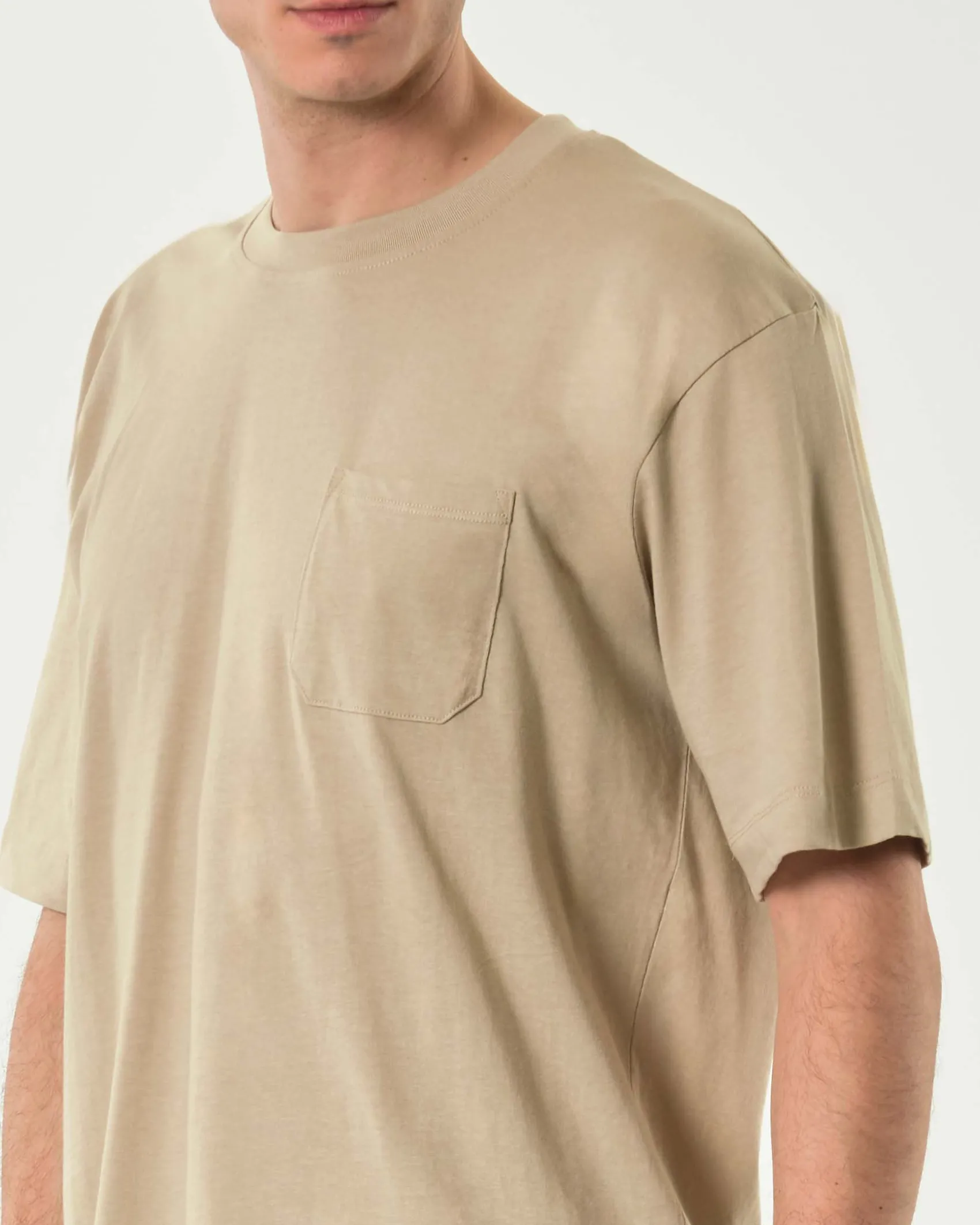 T-shirt oversize Paul Baker sabbia in puro cotone con taschino
