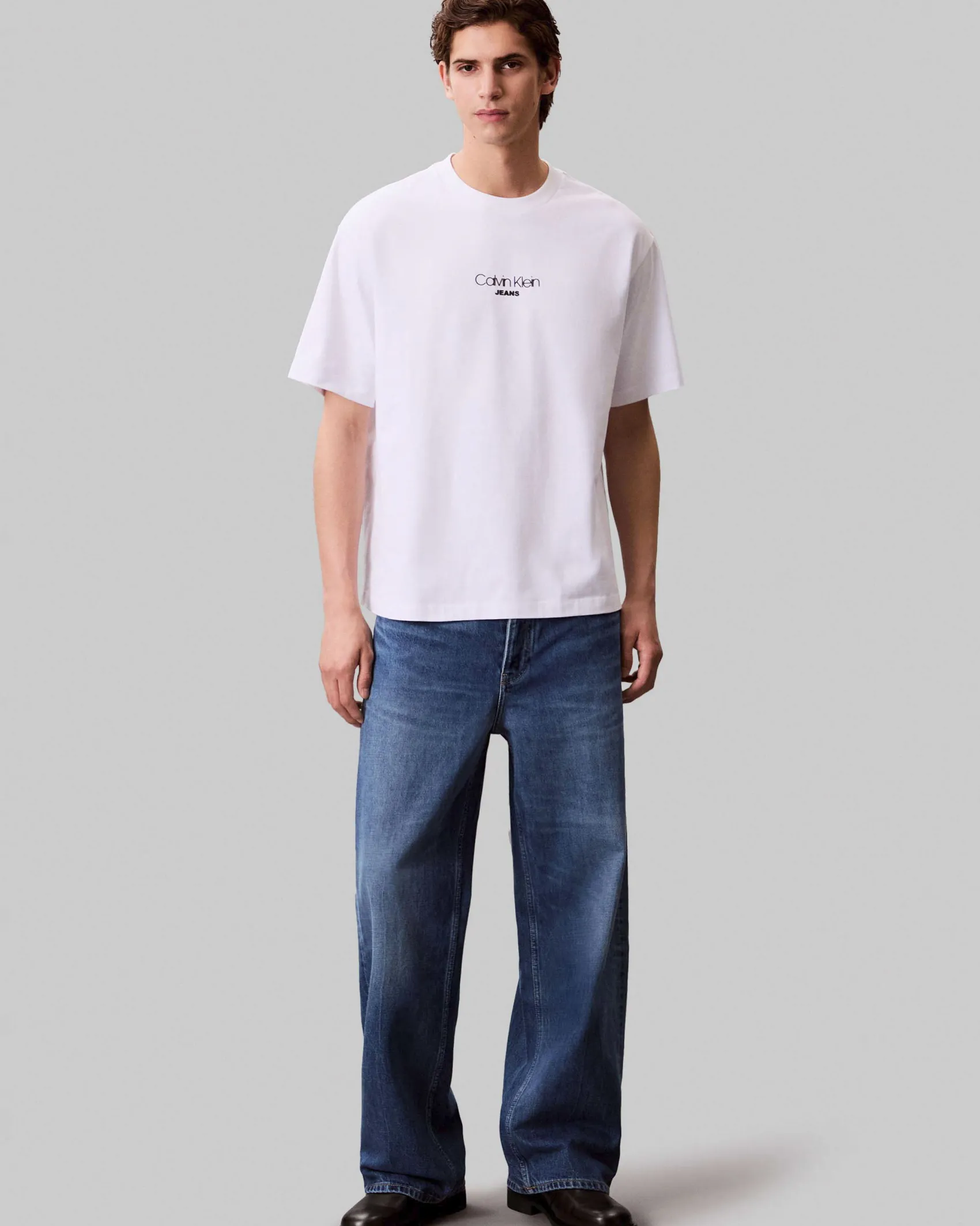 T-shirt relaxed-fit Calvin Klein Jeans bianca in cotone con logo stampato sul petto
