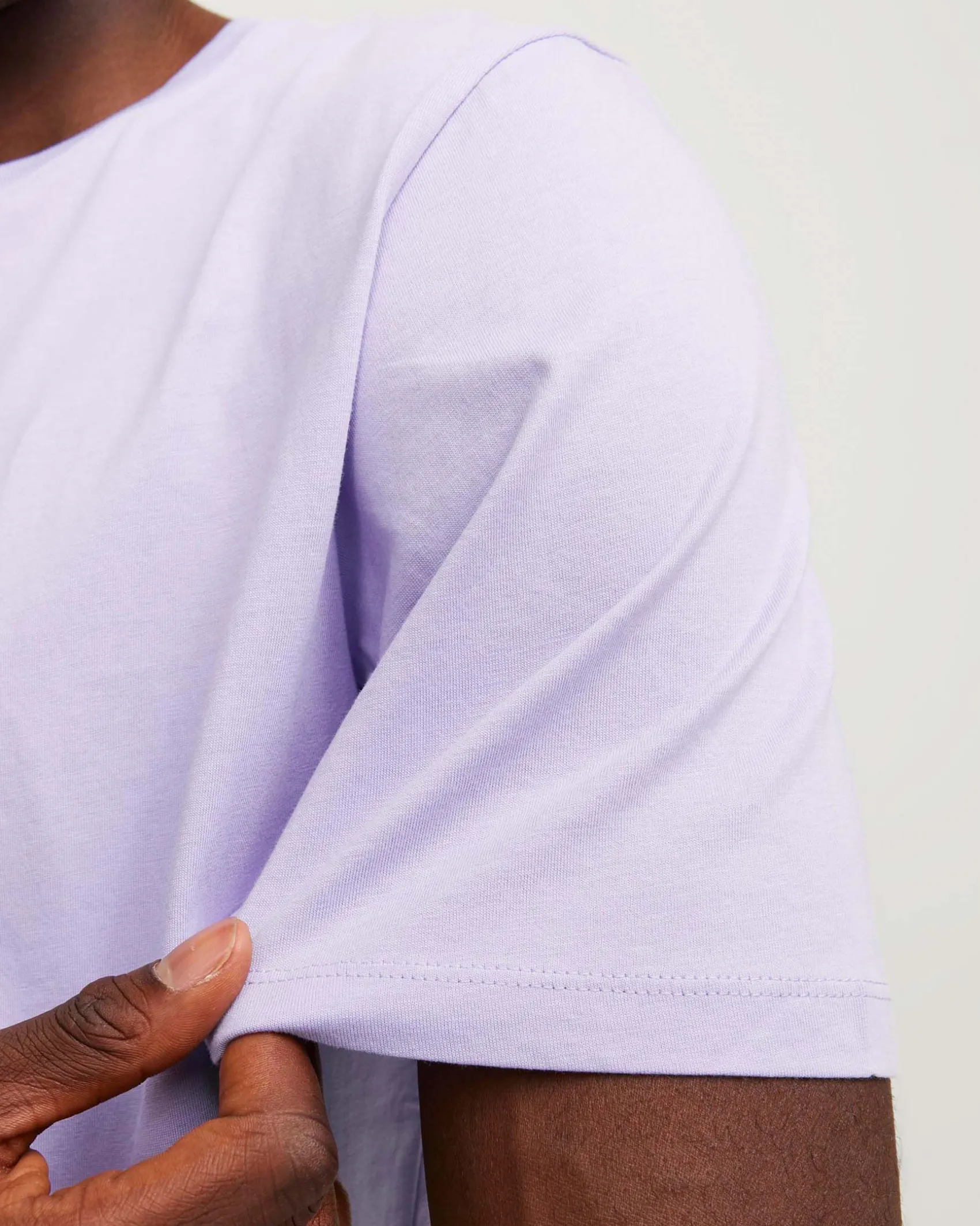 T-shirt tinta unita color lilla regular-fit in puro cotone con scollo a giro