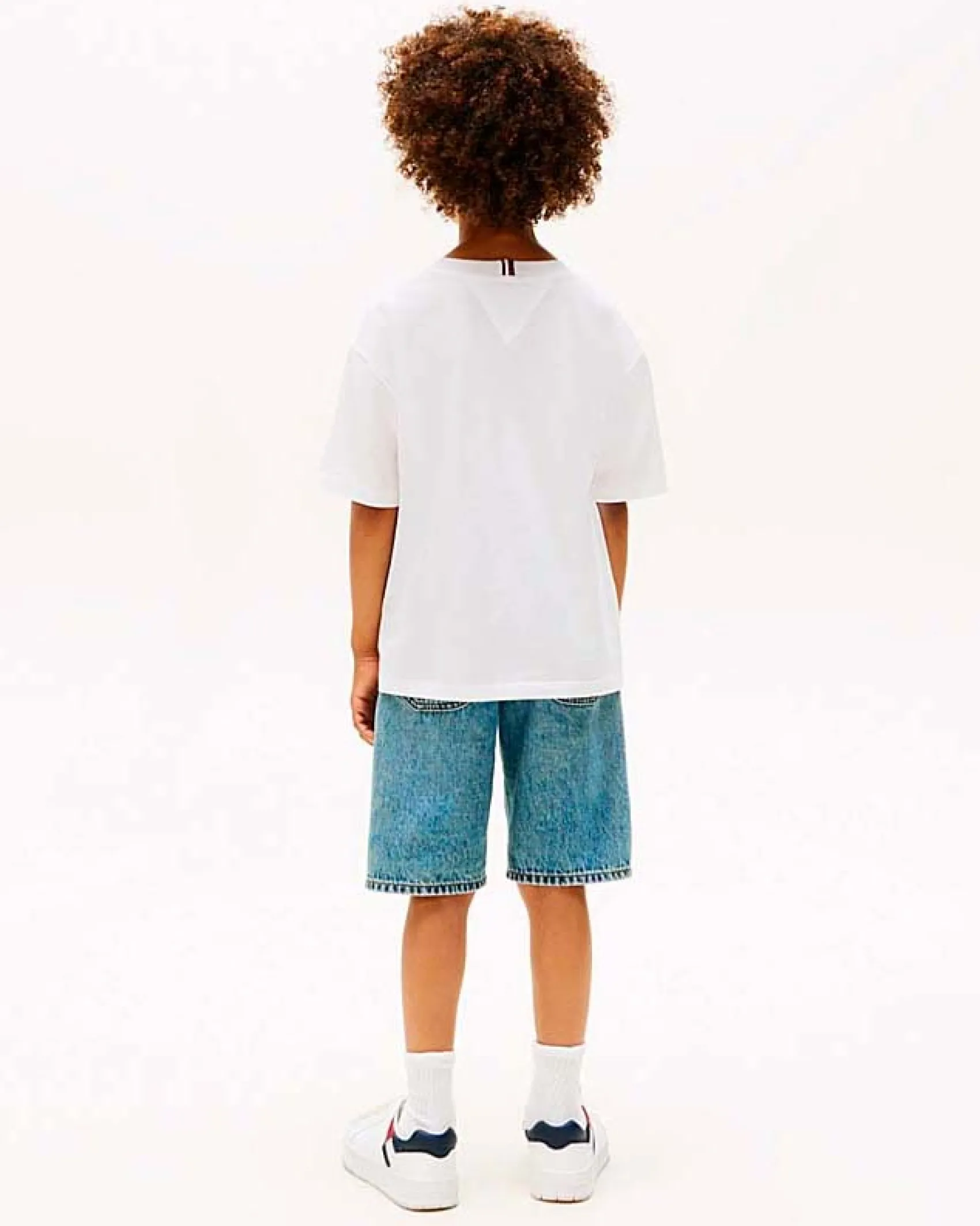 T-shirt Tommy Hilfiger bianca in puro cotone con mini bandiera logo