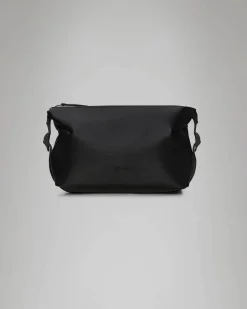 Weekend Wash Bag beauty case Rains nero effetto metallizzato con fibbie laterali regolabili