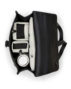 Zaino Backpack Mini nero dalla linea rettangolare con tasca frontale e chiusura a moschettone