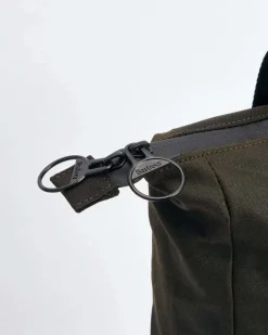 Zaino Barbour in cotone cerato verde militare con manici in tessuto
