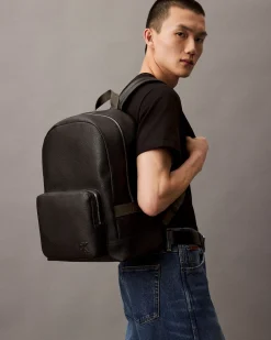 Zaino Calvin Klein Jeans nero in similpelle martellata