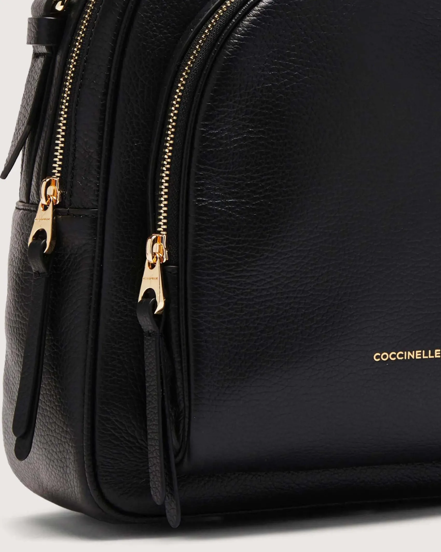 Zaino nero Coccinelle Malory Medium in pelle con tasca frontale