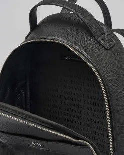 Zaino nero in similpelle martellata con logo stampa logo a rilievo piccola metallizzata sul davanti