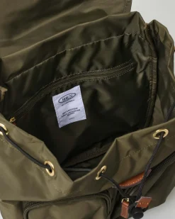Zaino verde oliva Bric's in nylon con doppio tascone frontale e spallacci regolabili